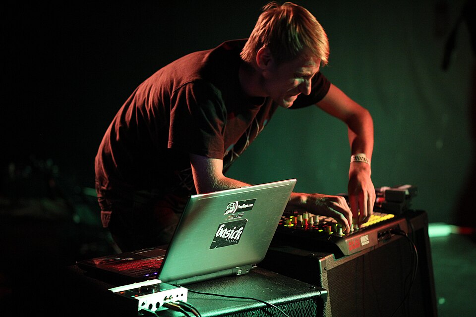 Music in the Age of Algorithms: Are Playlists Killing the Album?