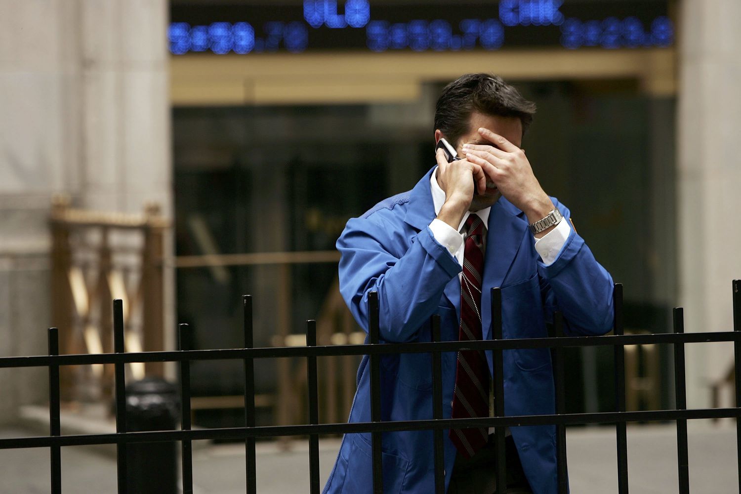 Leading Through Crisis: Strategies to Navigate Uncertainty with Confidence