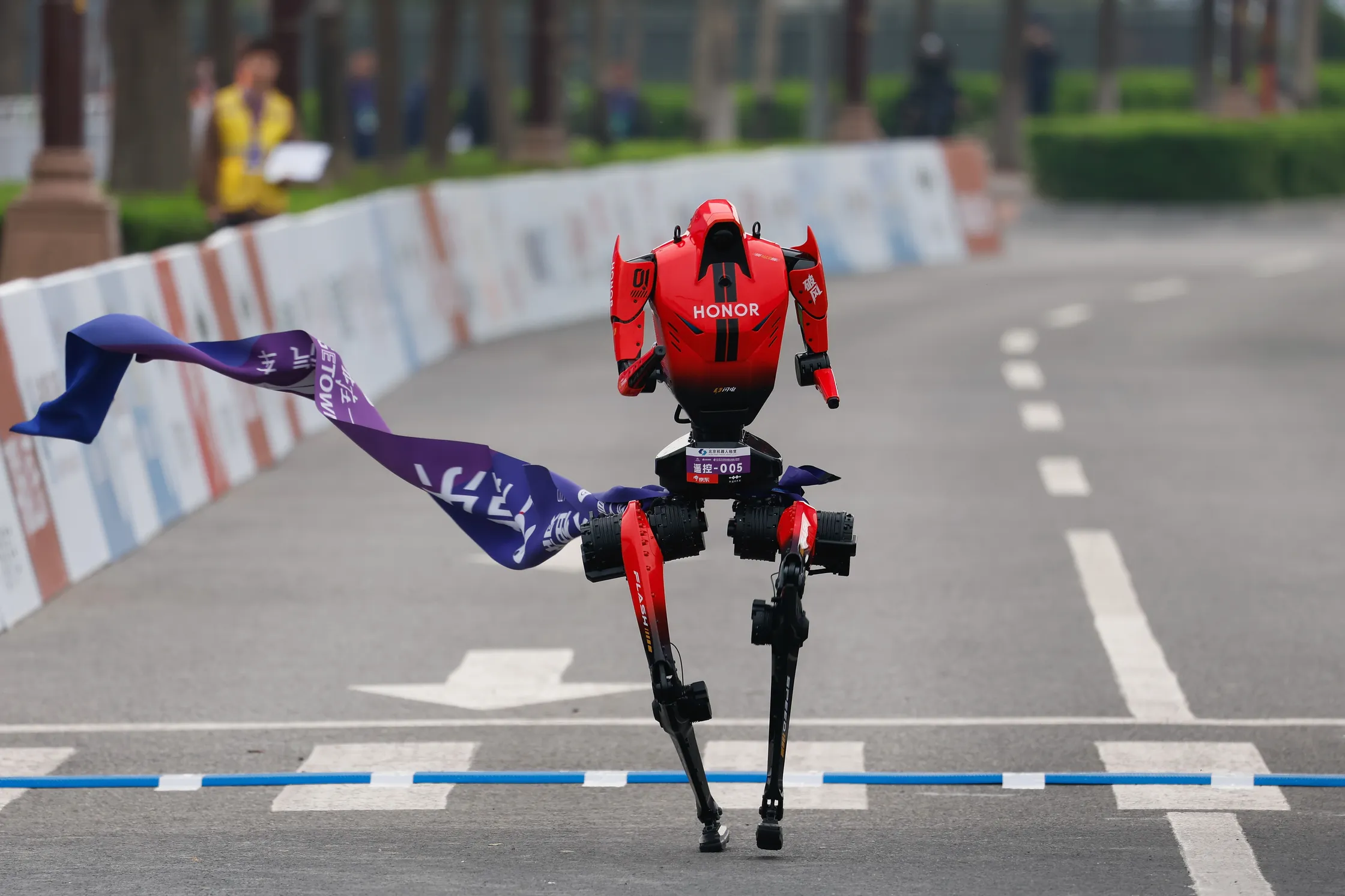 A Humanoid Robot Just Beat a Half-Marathon Record — And It Didn’t Even Break a Sweat
