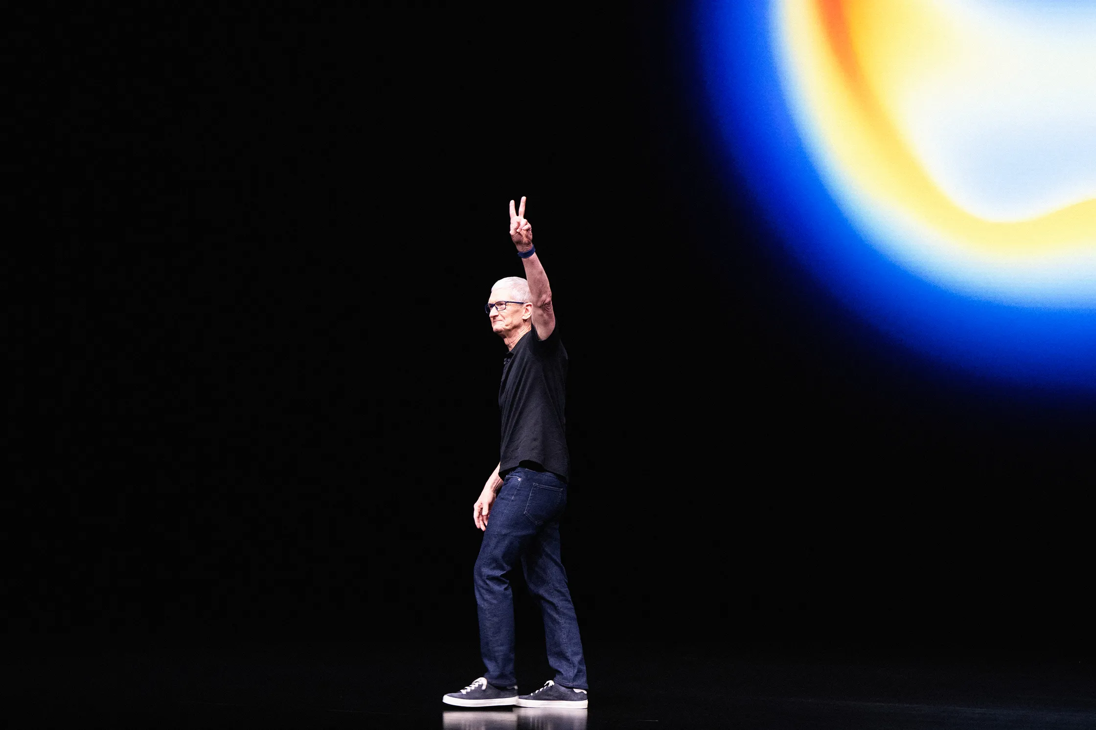 Tim Cook Steps Down as Apple CEO, John Ternus to Lead Next Chapter